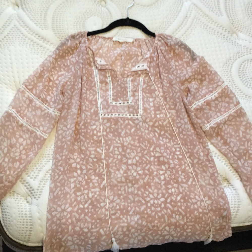 Pale pink top by Two by Vince Camuto